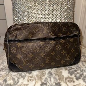 Authentic Louis Vuitton Monogram Compiegne 28 Clutch/Cosmetic/Crossbody Bag